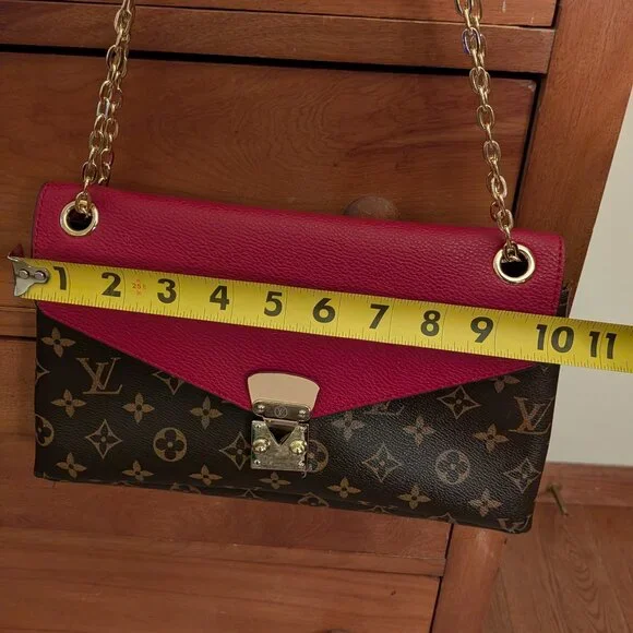 LV Monogram-style bag - Picture 2 of 6